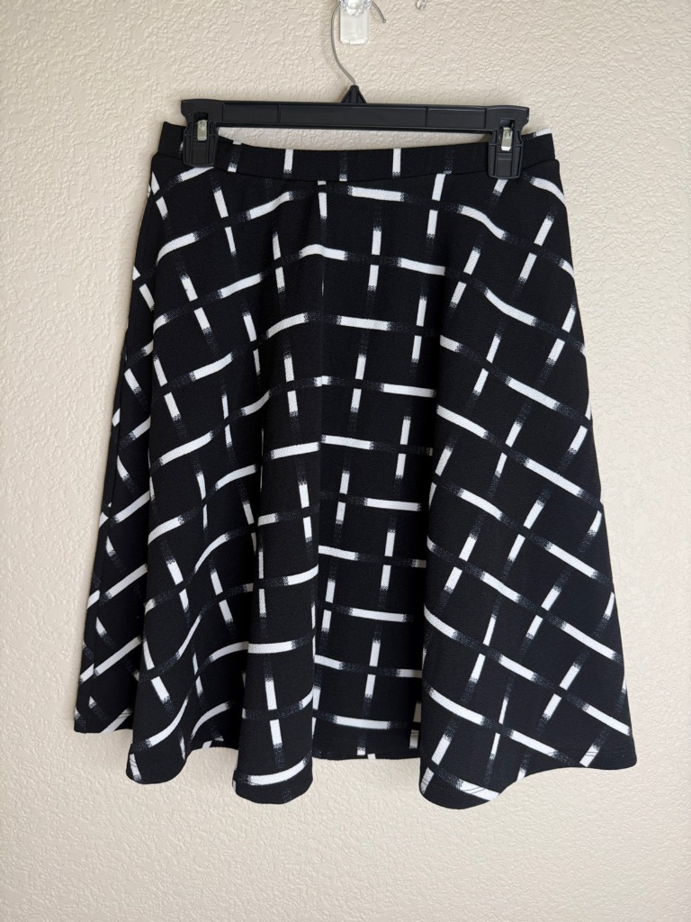 Bobeau Black and White Patterned A-Line Skirt with Pockets Medium